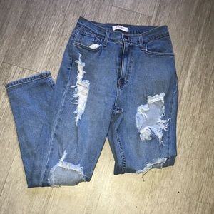 WOMENS size 7 distressed mom style jeans